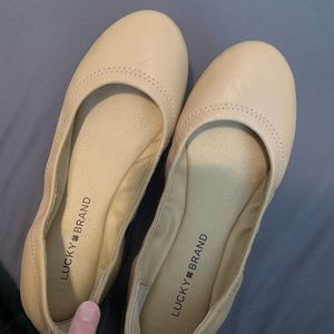 Nude flats